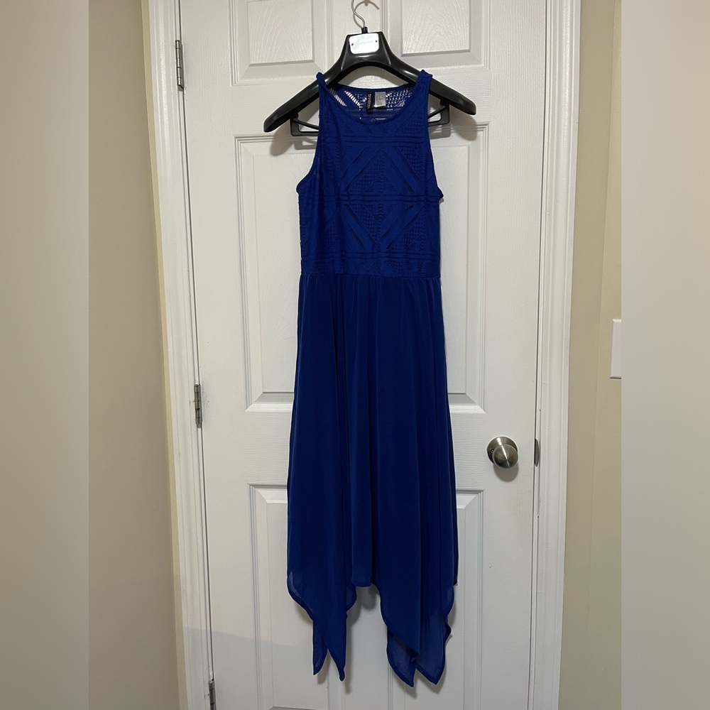 sleeveless dress